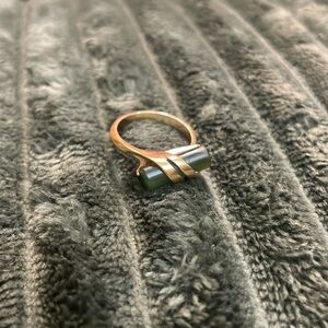 Avon Vintage Faux Jade Gold Tone Ring Size 6.25